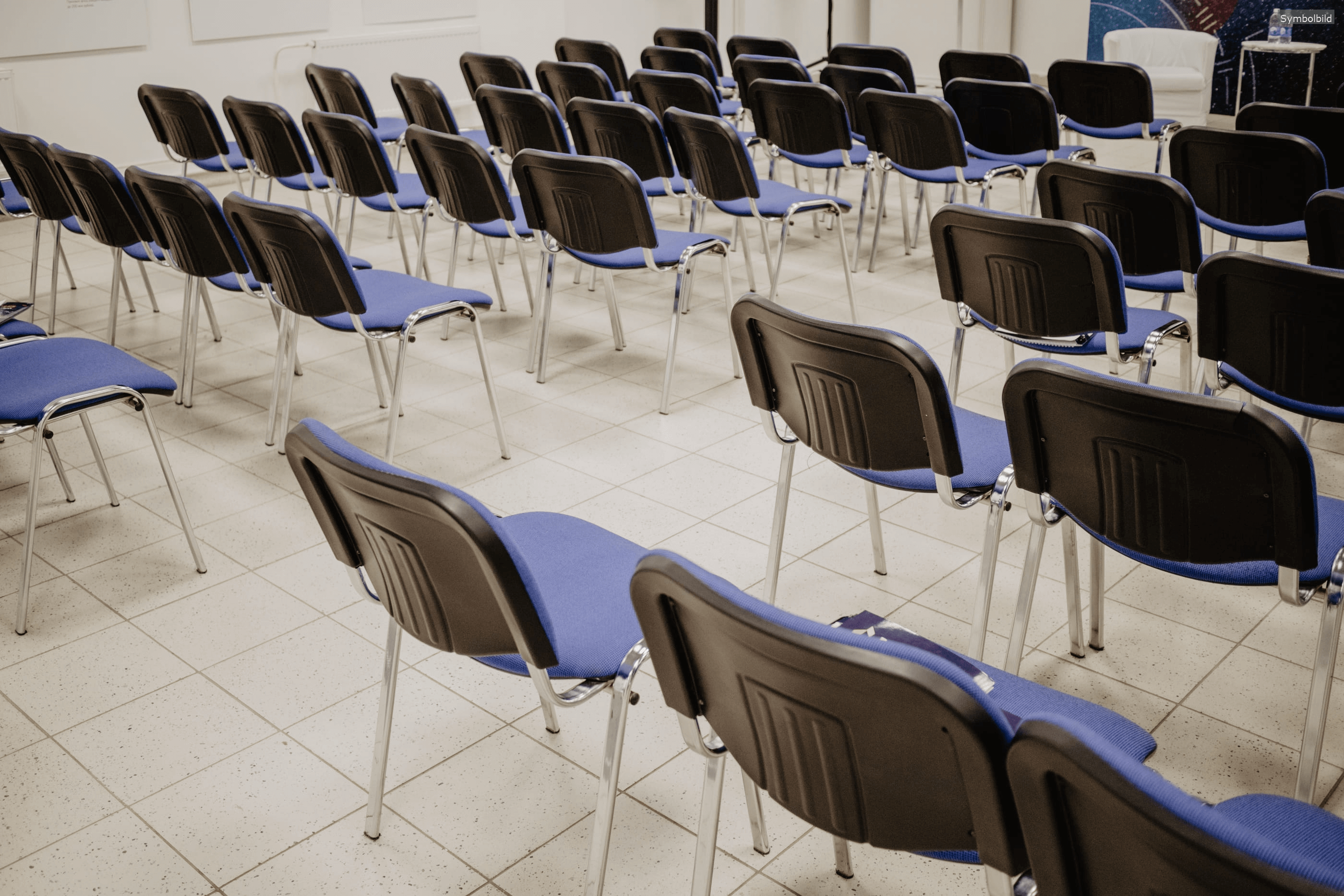 Bürgerversammlung Cadolzburg: Bürger und Vertreter des Marktes Cadolzburg diskutieren kommunale Themen am 16. Oktober 2024 im Bürgerhaus.