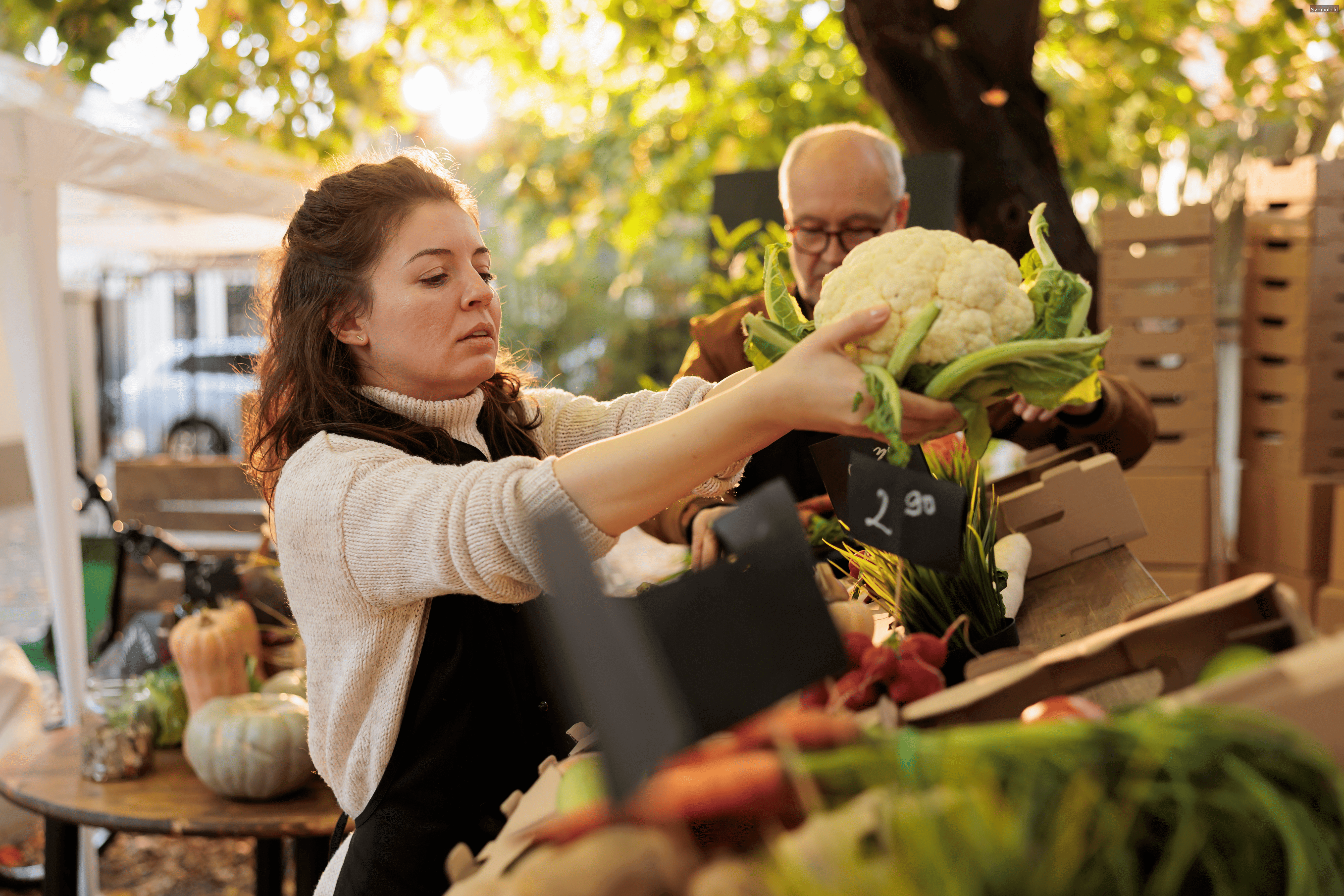 Der Fürther Wochenmarkt zieht während der Michaelis-Kirchweih 2024 auf den Bahnhofplatz um – frisches Obst, Gemüse und regionale Produkte weiterhin erhältlich.