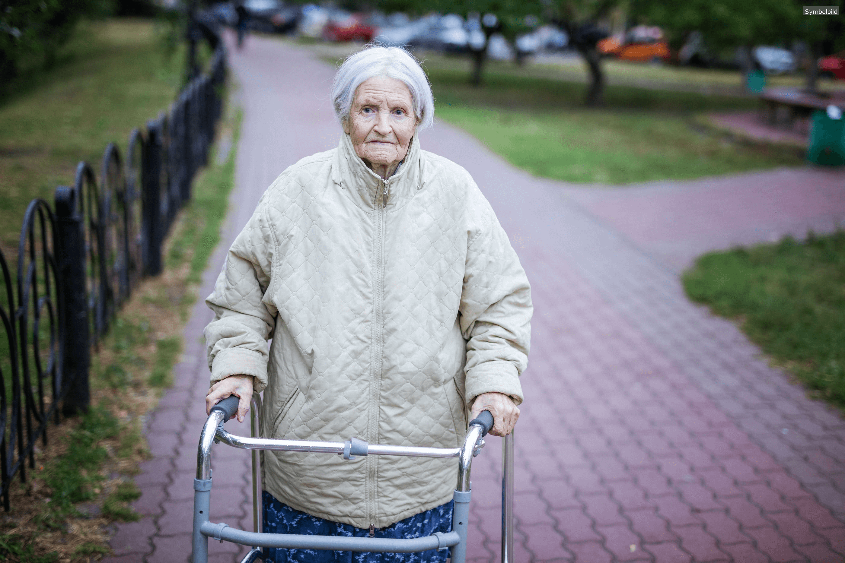 Die Verkehrspolizei Nürnberg bietet ein spezielles Rollator-Training an, um Senioren Sicherheit und Mobilität im Alltag zu vermitteln.