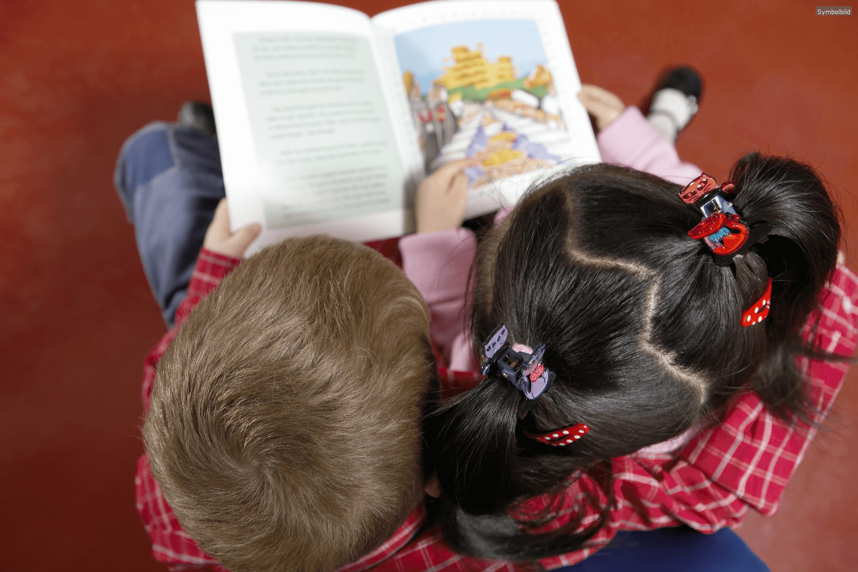 Vorlesestunde für Kinder in der Spiegelfabrik Fürth: Die Geschichte von Rosa Parks inspiriert junge Zuhörer und ihre Eltern im Rahmen der Interkulturellen Woche