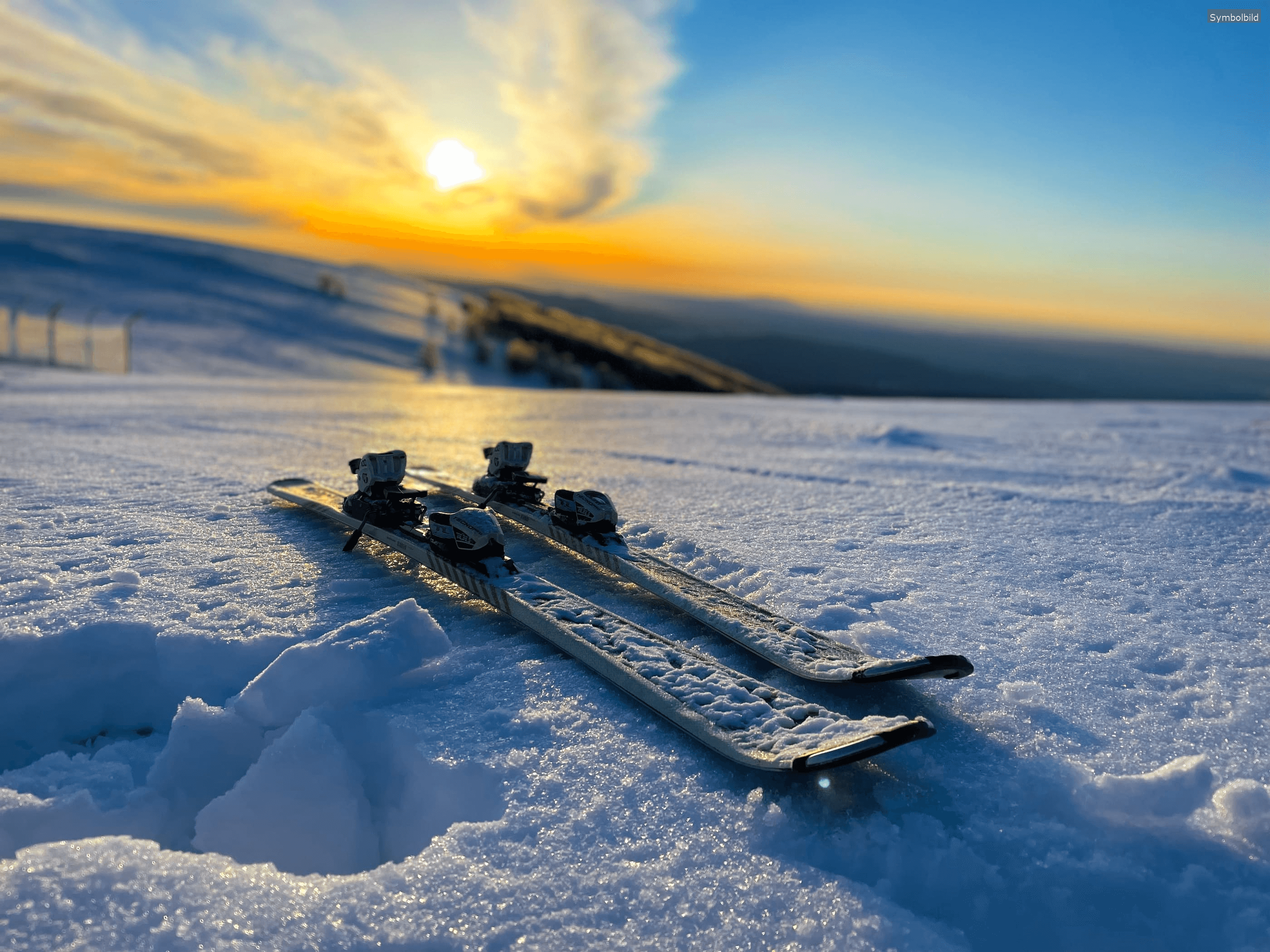 Gebrauchte Wintersportartikel finden beim Skibasar Zirndorf 2024 neue Besitzer – eine tolle Gelegenheit für Schnäppchenjäger.