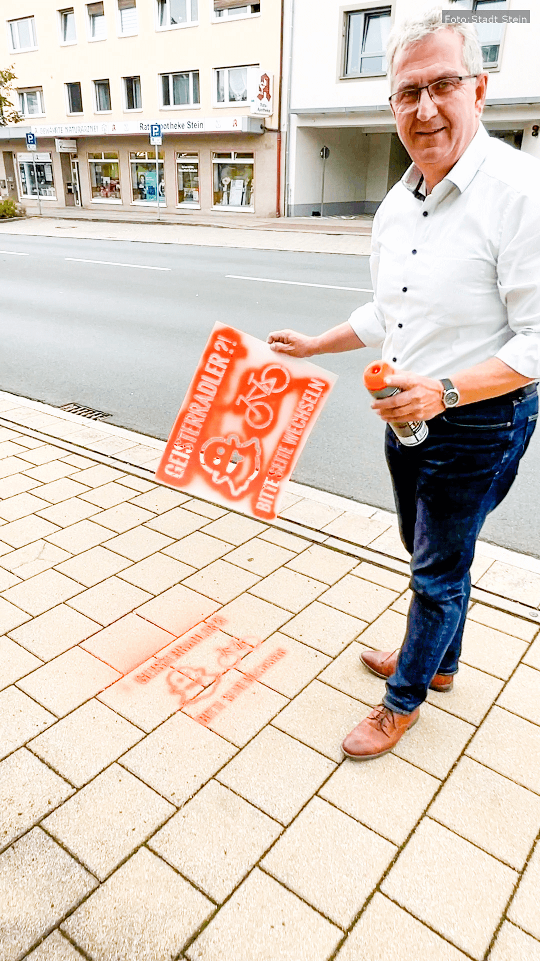 Neue Markierungen auf den Radwegen in Stein sollen "Geisterradler" vor gefährlichen Fahrfehlern schützen.Neue Markierungen auf den Radwegen in Stein sollen "Geisterradler" vor gefährlichen Fahrfehlern schützen.